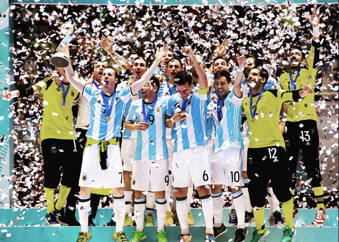 A diez años de la gloria eterna en Cali, recordamos la gesta de un plantel inolvidable que cambió la historia de nuestro futsal para siempre.